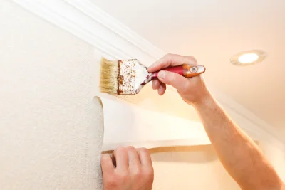 Pose de papier peint à Mouffy — revêtements muraux et toiles de verre